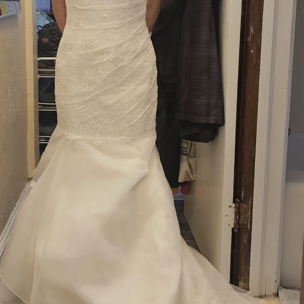 Elegant White Lace Wedding Dress